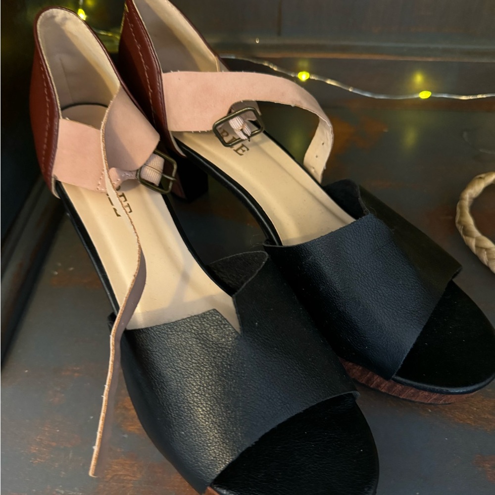 Chic Two-Tone Open-Toe Sandals